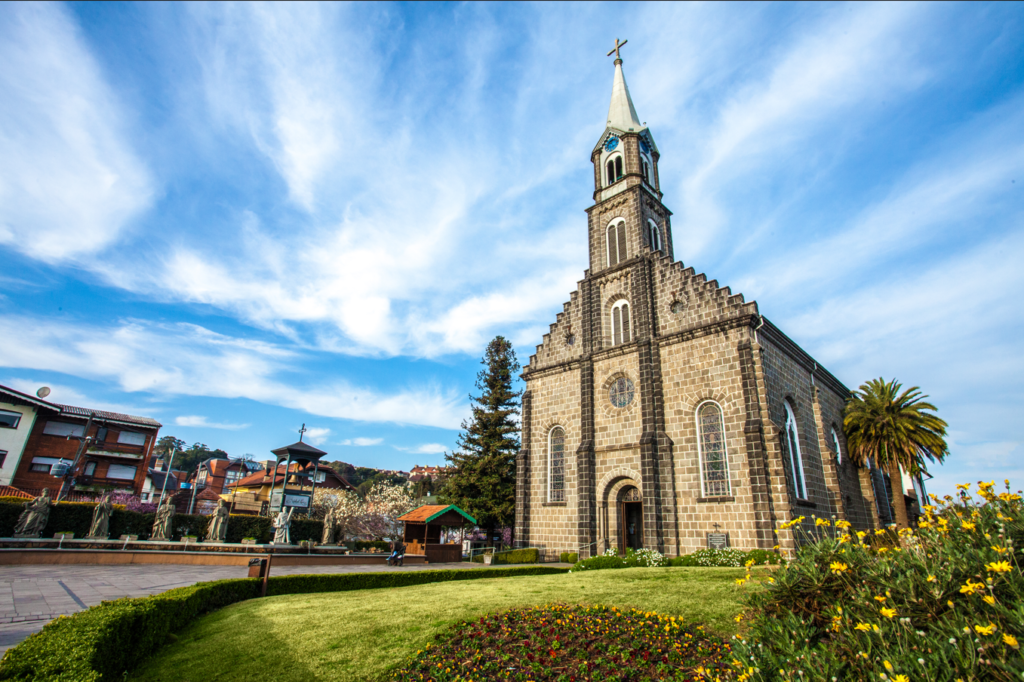Igreja-de-Sao-Pedro-1024x682 Gramado no inverno: 3 dias com neve indoor, fondue, chocolate e Natal fora de época Brasil Vida Noturna e Eventos