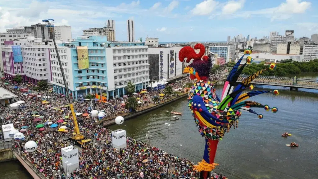 galo gigante no carnaval de recife