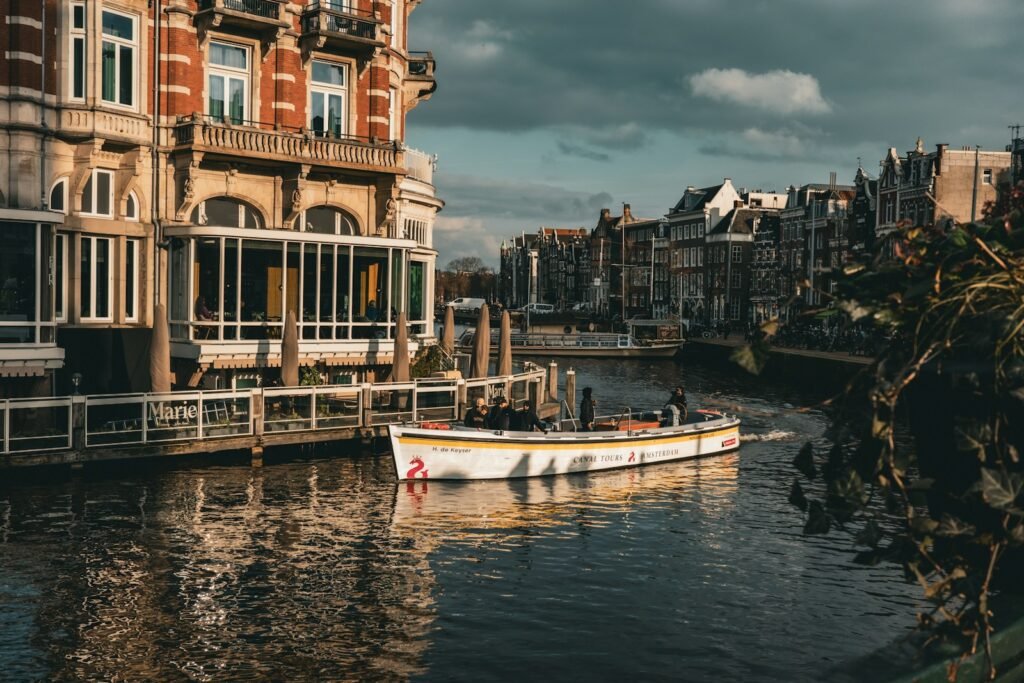 upkcunvzr_8-1024x683 O que fazer em Amsterdã em 3 dias: roteiro com arte, canais e tulipas Cultura e Patrimônio Europa Natureza e Aventura Roteiros e Itinerários