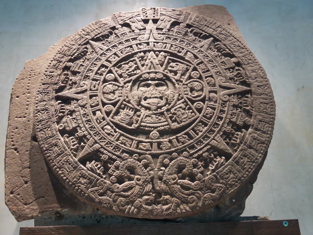 pedra do sol no museu de antropologia da cidade do méxico