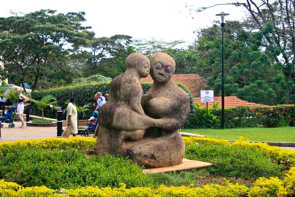 monumento em frente ao National Museum of Nairobi
