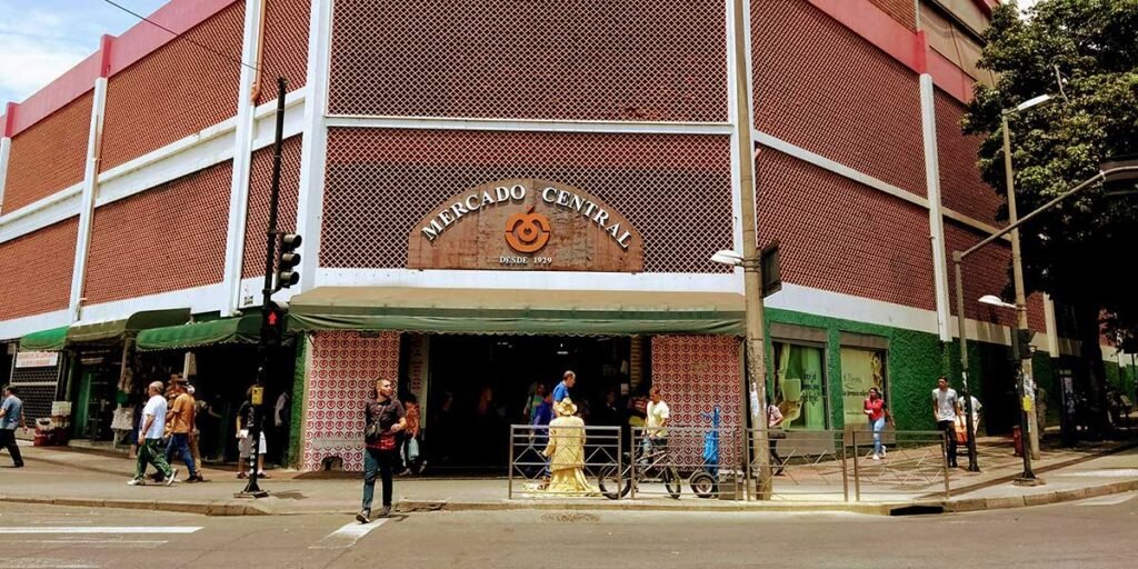 mercado-central-de-bh-entrada-amazonas3-1024x512 Roteiro de 1 dia em Belo Horizonte: Mercado, museus e botecos Brasil Cultura e Patrimônio Gastronomia e Bares Vida Noturna e Eventos