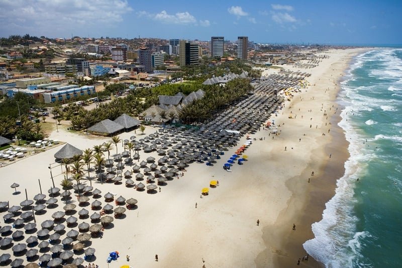 praia do futuro fortaleza cheia de barracas